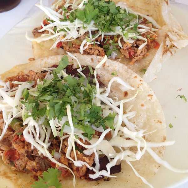Foto tirada no(a) Tacos de camarón El Machín por Janette C. em 5/5/2015