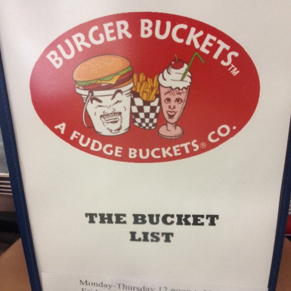 Foto scattata a Burger Buckets da Christina il 4/26/2014