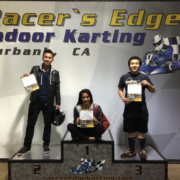 3/19/2014 tarihinde Juliusziyaretçi tarafından Racer&#39;s Edge Indoor Karting'de çekilen fotoğraf