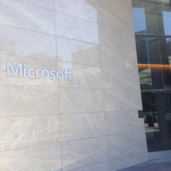 Foto diambil di Microsoft City Center Plaza oleh Tatiana R. pada 9/23/2015