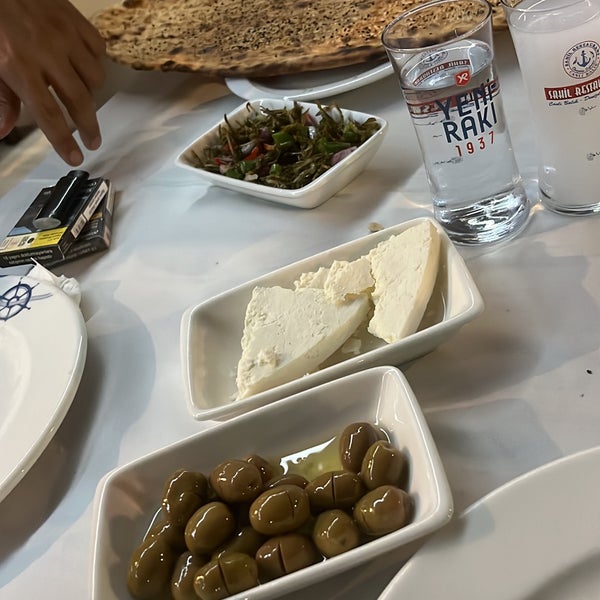Das Foto wurde bei Sahil Restaurant von Zafer Öztoprak I. am 11/11/2022 aufgenommen