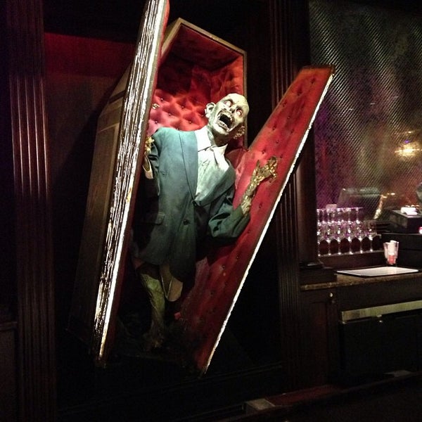 Foto diambil di Jekyll &amp; Hyde Club | Restaurant &amp; Bar oleh Helvin R. pada 2/17/2013
