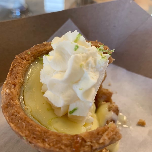 Das Foto wurde bei I Like Pie Bake Shop von Helen L. am 5/24/2019 aufgenommen