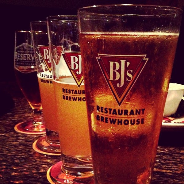 Снимок сделан в BJ&#39;s Restaurant &amp; Brewhouse пользователем Joseph B. 5/17/2013