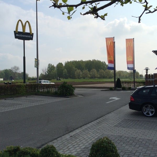 Photo taken at McDonald&#39;s by Volkan A. on 4/26/2014