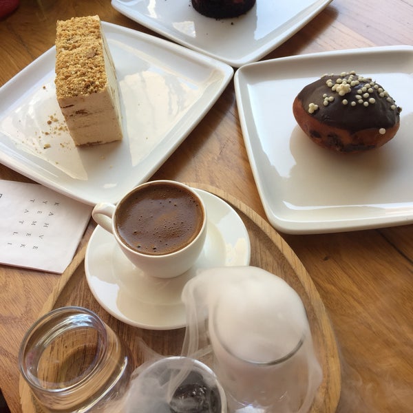 Photo taken at Karameli Cafe Bakery Cuisine by Burçin A. on 4/15/2018