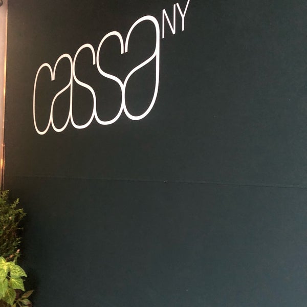 รูปภาพถ่ายที่ Cassa Hotel NY 45th Street โดย Roger T. เมื่อ 8/23/2019