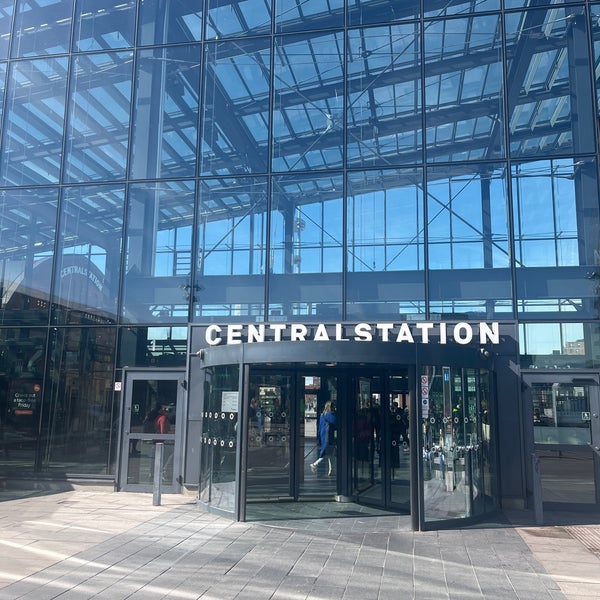 Foto diambil di Malmö Centralstation oleh Summer 🇺🇸🇰🇼 pada 4/21/2024