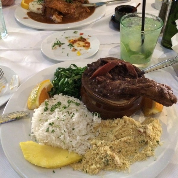 Foto diambil di Minas Brazilian Restaurant &amp; Cachaçaria oleh Leandro C. pada 7/12/2014