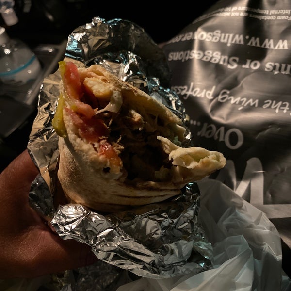 Foto tirada no(a) Boston Shawarma por Kacy W. em 10/31/2020