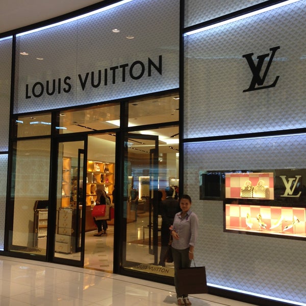 Louis Vuitton - وسط مدينة دبي - Financial Center Street, Along Sheikh Zayed  Road, Next to Burj Khalifa