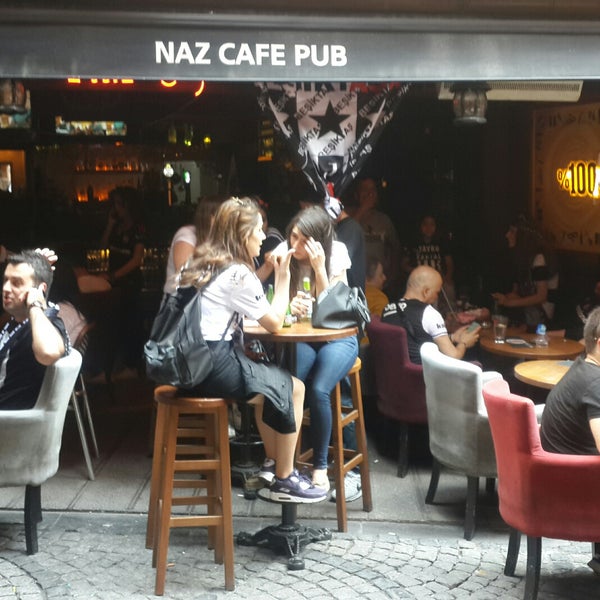 Photo prise au Naz Cafe &amp; Pub par Ozan C. le6/3/2017