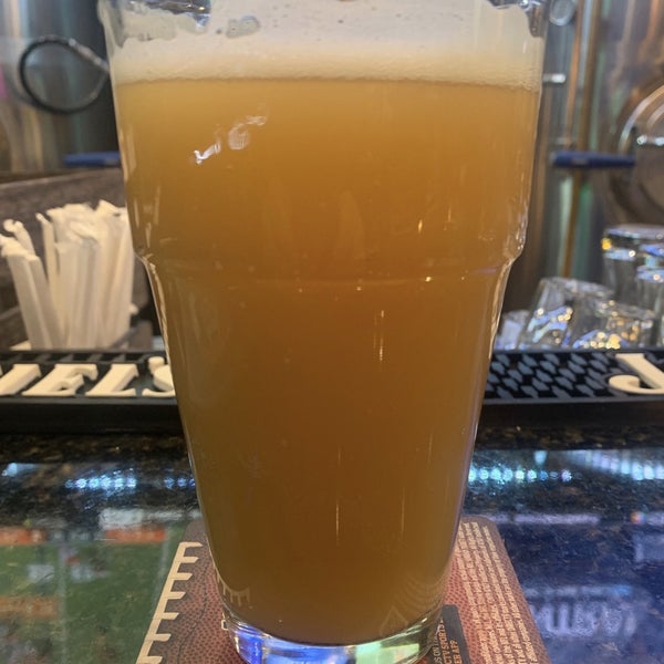 รูปภาพถ่ายที่ Cool Springs Brewery โดย Jared เมื่อ 11/5/2019