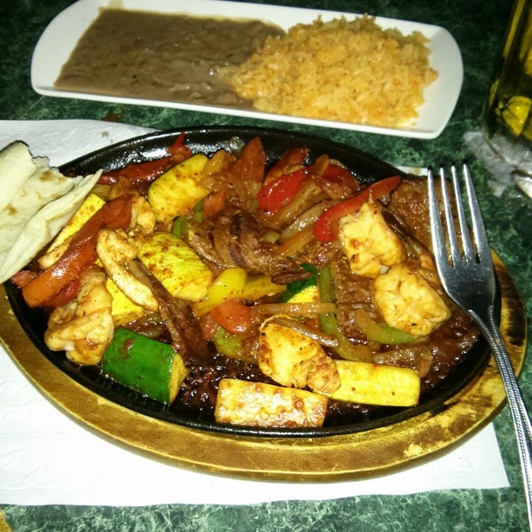 Dinuba, CA'da Meksika Restoranı.