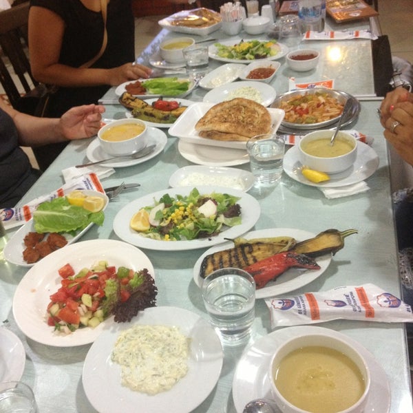 Foto scattata a 01 Güneyliler Restorant da Burcu Deniz il 7/16/2013