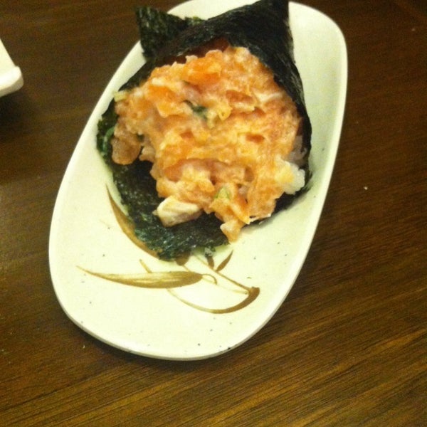 Снимок сделан в Kensei Sushi Bar пользователем Thais C. 12/9/2013