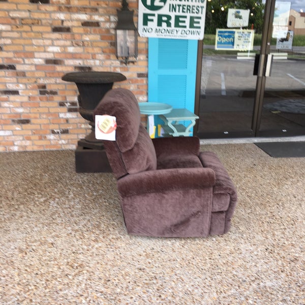 Household Furniture Lake Charles La Da Fotoğraflar 5 26 2018 Tarihinde Snap M Ziyaretçi Tarafından Household Furniture De çekilen