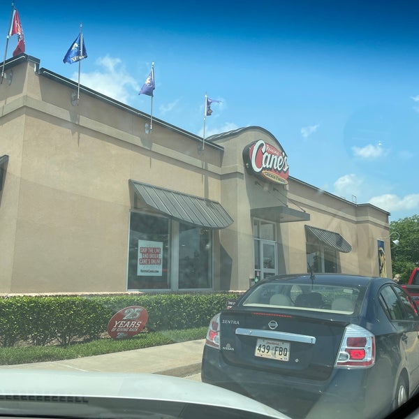 Photo taken at Raising Cane&#39;s Chicken Fingers by snap⚡️🐅 on 5/8/2022