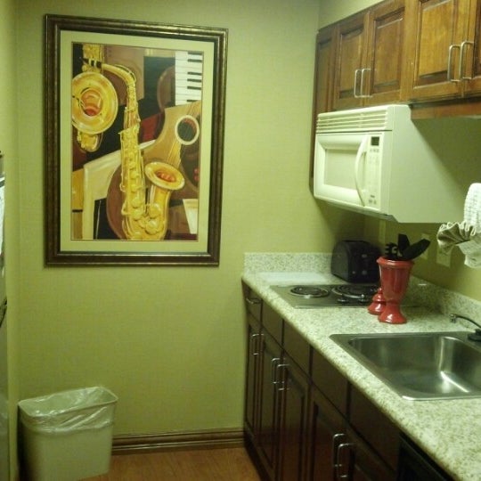 รูปภาพถ่ายที่ Homewood Suites by Hilton Baton Rouge โดย Herbert G. เมื่อ 1/20/2013