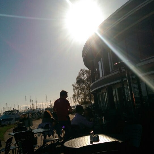 4/13/2014にEric K.がMaggie Bluffs Marina Grillで撮った写真