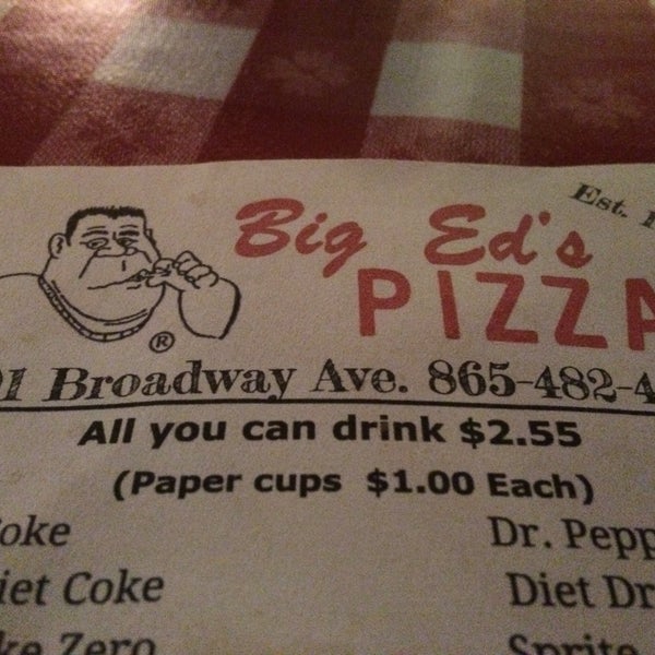 รูปภาพถ่ายที่ Big Ed&#39;s Pizza โดย Ken M. เมื่อ 12/4/2015