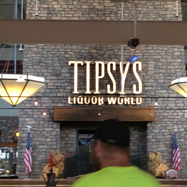 Photo taken at Tipsy&#39;s Liquor World by Frode S. on 5/19/2016