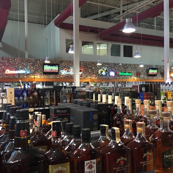 Photo taken at Tipsy&#39;s Liquor World by Frode S. on 7/17/2016