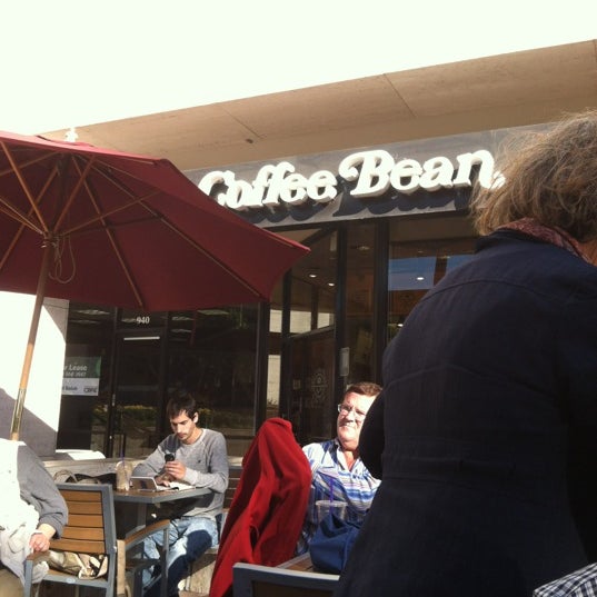 Photo taken at The Coffee Bean &amp; Tea Leaf by Diana A. on 1/16/2013