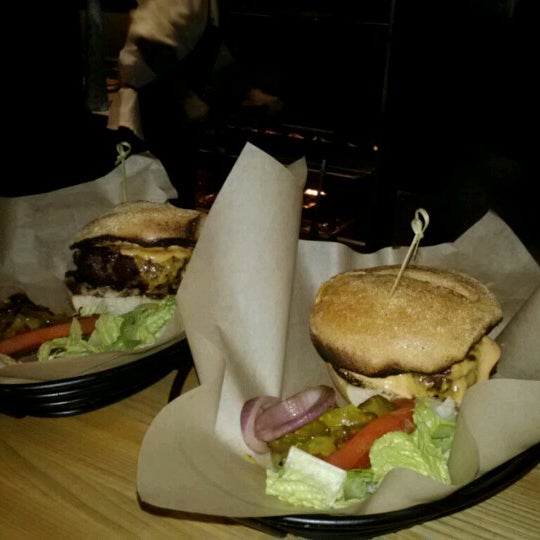Photo taken at High Heat Burgers &amp; Tap by Jessenia L. on 11/17/2012