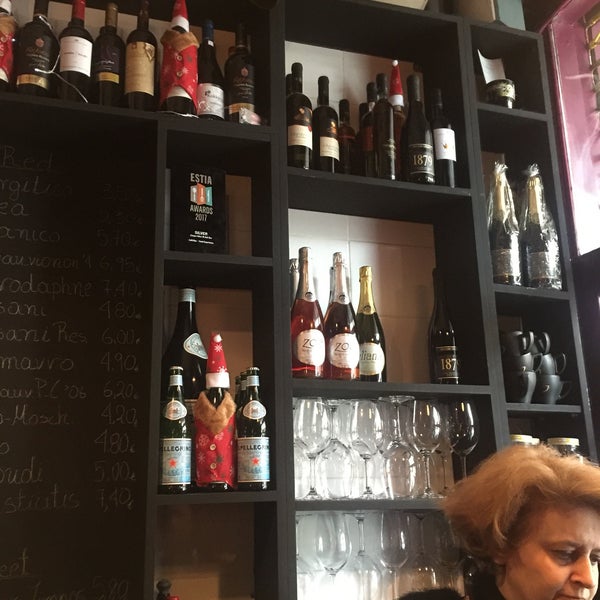 12/31/2016 tarihinde Jale K.ziyaretçi tarafından Cinque Wine &amp; Deli Bar'de çekilen fotoğraf