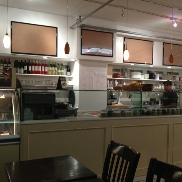 2/18/2013에 Amanda님이 Artopolis Cafe에서 찍은 사진