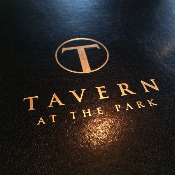 รูปภาพถ่ายที่ Tavern at the Park โดย Todd เมื่อ 5/16/2015