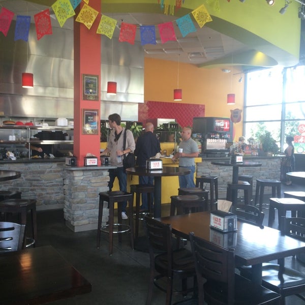 รูปภาพถ่ายที่ Fresco Mexican Grill &amp; Salsa Bar โดย Karl เมื่อ 8/22/2014