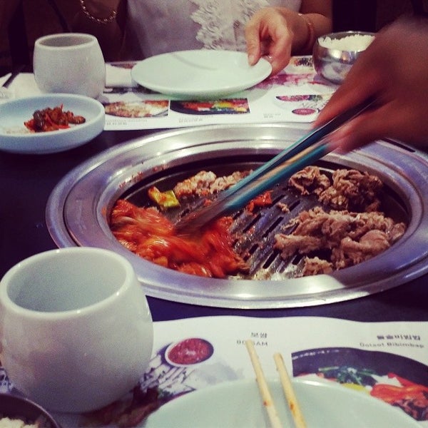 Foto scattata a Seorabol Korean Restaurant da Mike L. il 7/19/2014