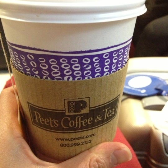 Foto tomada en Peet&#39;s Coffee &amp; Tea  por Joanne el 10/31/2012
