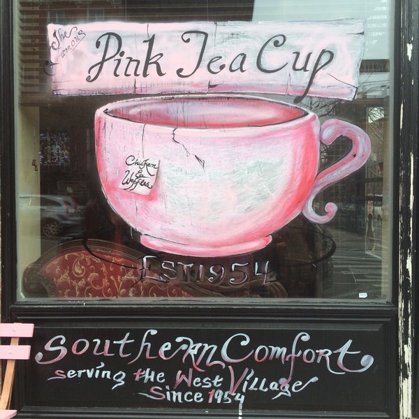 Photo taken at The Pink Tea Cup by Simone on 4/5/2015
