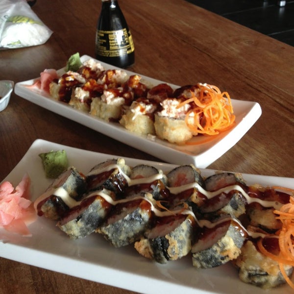 Foto tirada no(a) Sushi Ya por Rochendly W. em 6/17/2013
