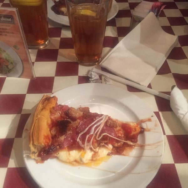 Photo taken at Giordano&#39;s by Adrián M. on 2/4/2017