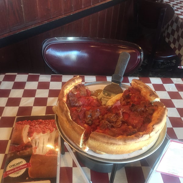 Photo taken at Giordano&#39;s by Adrián M. on 5/24/2016