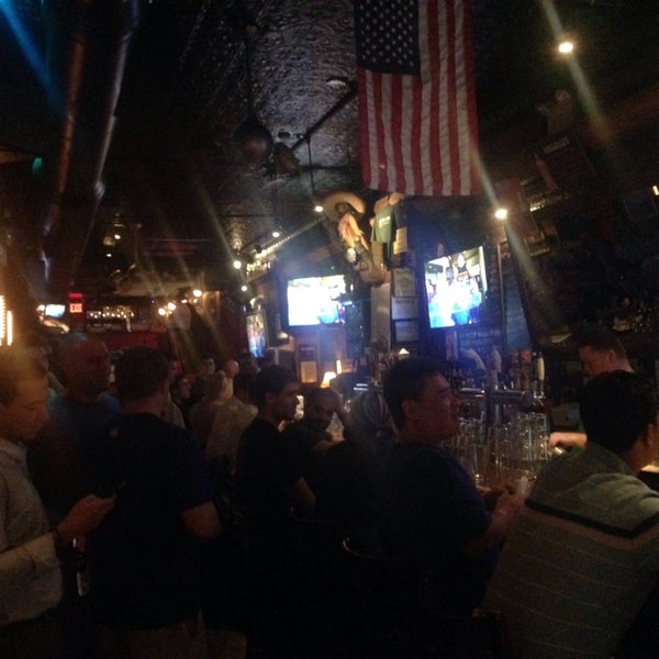 Foto tomada en Wharf Bar &amp; Grill  por Glen el 9/8/2014