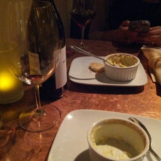 11/17/2012 tarihinde Nik R.ziyaretçi tarafından First Crush Restaurant &amp; Wine Bar'de çekilen fotoğraf