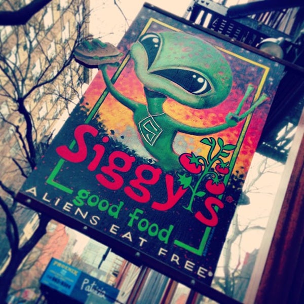 Das Foto wurde bei Siggy&#39;s Good Food von Steve S. am 1/11/2013 aufgenommen