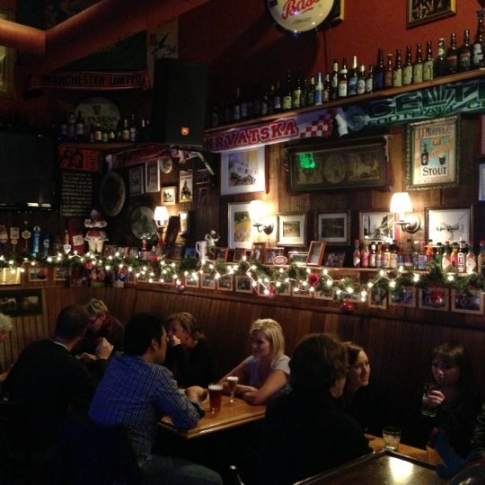 รูปภาพถ่ายที่ Murphy&#39;s Irish Pub โดย Kris M. เมื่อ 12/16/2012