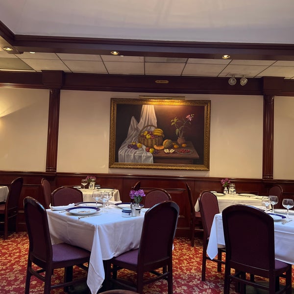 Foto diambil di Toledo Restaurant oleh Delvis pada 9/8/2022
