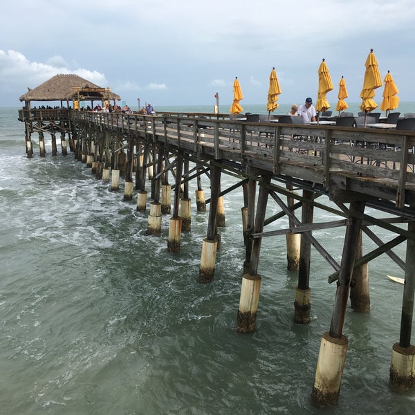 รูปภาพถ่ายที่ Cocoa Beach Pier โดย Hawkeye เมื่อ 9/18/2019