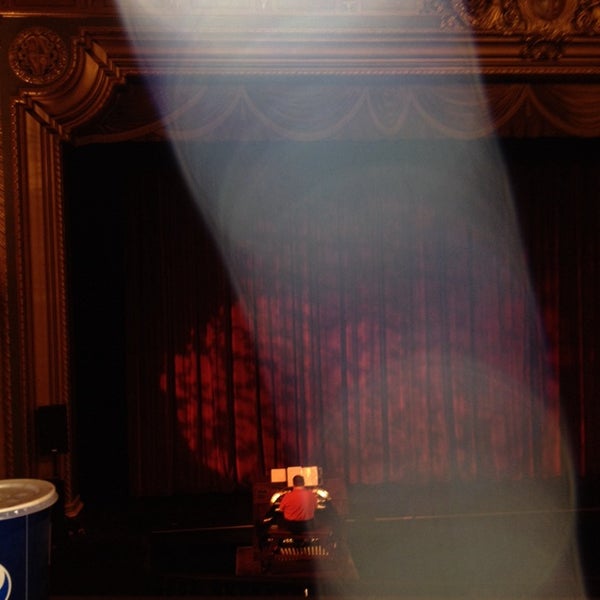 11/9/2013 tarihinde Elisabeth B.ziyaretçi tarafından Virginia Theatre'de çekilen fotoğraf