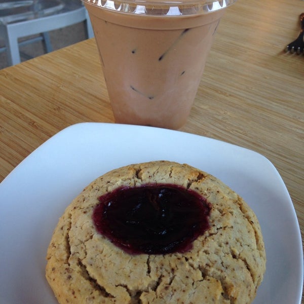 1/19/2014 tarihinde Ashley M.ziyaretçi tarafından Tula Gluten Free Bakery Cafe'de çekilen fotoğraf