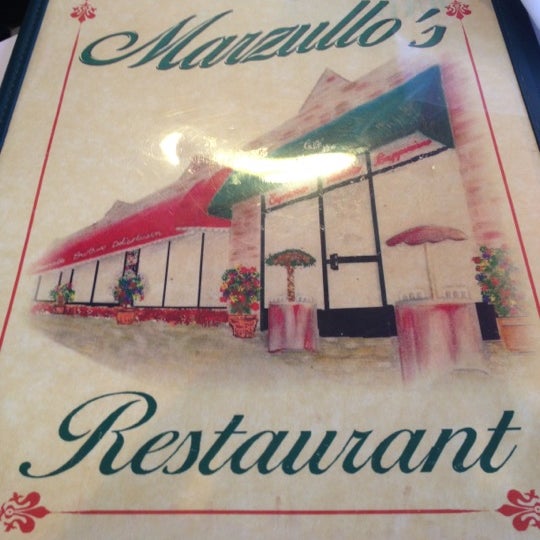 Foto diambil di Marzullo&#39;s Restaurant, Café &amp; Caterers oleh Dana W. pada 10/14/2012
