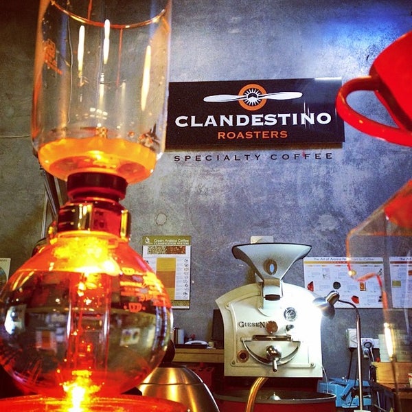 7/21/2014 tarihinde Jaxonziyaretçi tarafından Clandestino Roasters Specialty Coffee'de çekilen fotoğraf