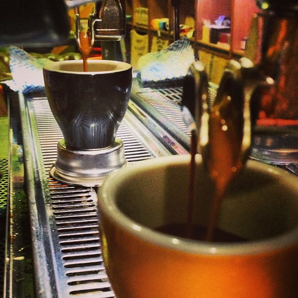 10/19/2013 tarihinde Jaxonziyaretçi tarafından Clandestino Roasters Specialty Coffee'de çekilen fotoğraf